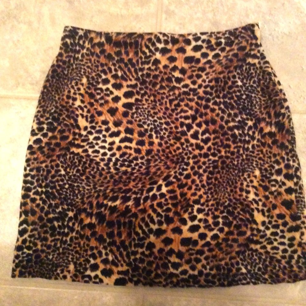 Aziz Cheetah Print Skirt Sz Medium
